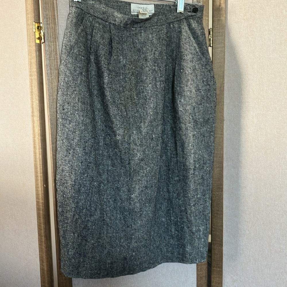 FINAL MARKDOWN Ladies Textured lined Skirt 6